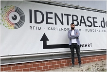 Ali Kanan macht seine Ausbildung bei der Firma IDENTBASE in Meppen-Nödike, einem der größten Kartendrucker- und RFID Händler in Europa.