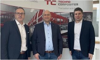 Gemeinsam mit Wirtschaftsförderer Alexander Kassner (rechts) besuchte Bürgermeister Helmut Knurbein (links) die Techno-Composites Domine GmbH. Vor Ort wurden sie vom geschäftsführenden Inhaber Gerrit Mann (Mitte) willkommen geheißen.